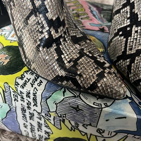 Jeffrey Campbell Raven Bootie, Sz 9 - Picture 4 of 7